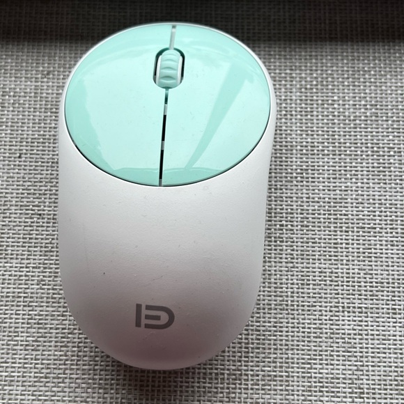 FD Wireless Keyboard & Mouse Combo - Picture 3 of 4